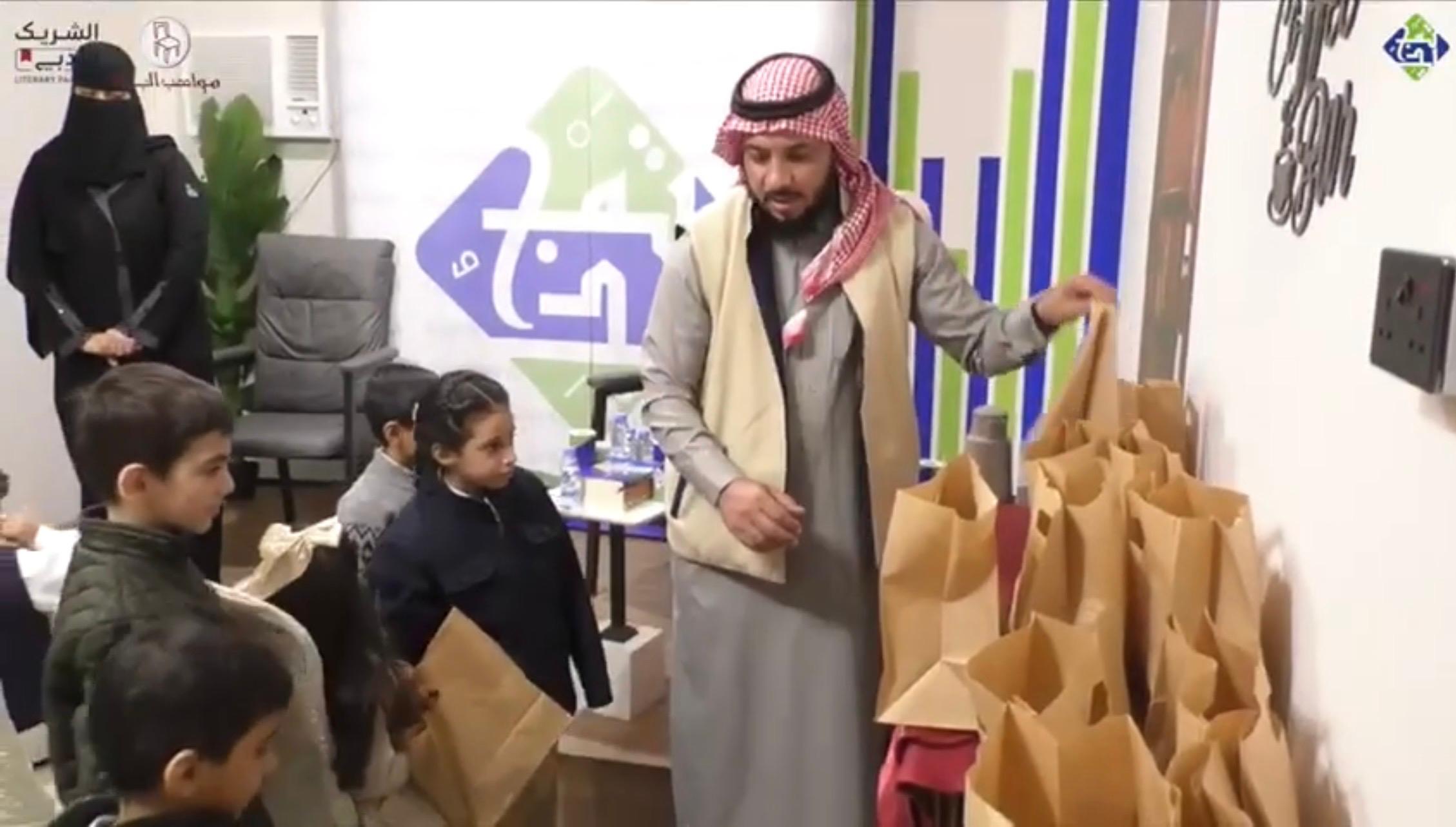 مساهمة كتابة أبيات من الشعر الفصيح على ورق مسطر - صورة 8