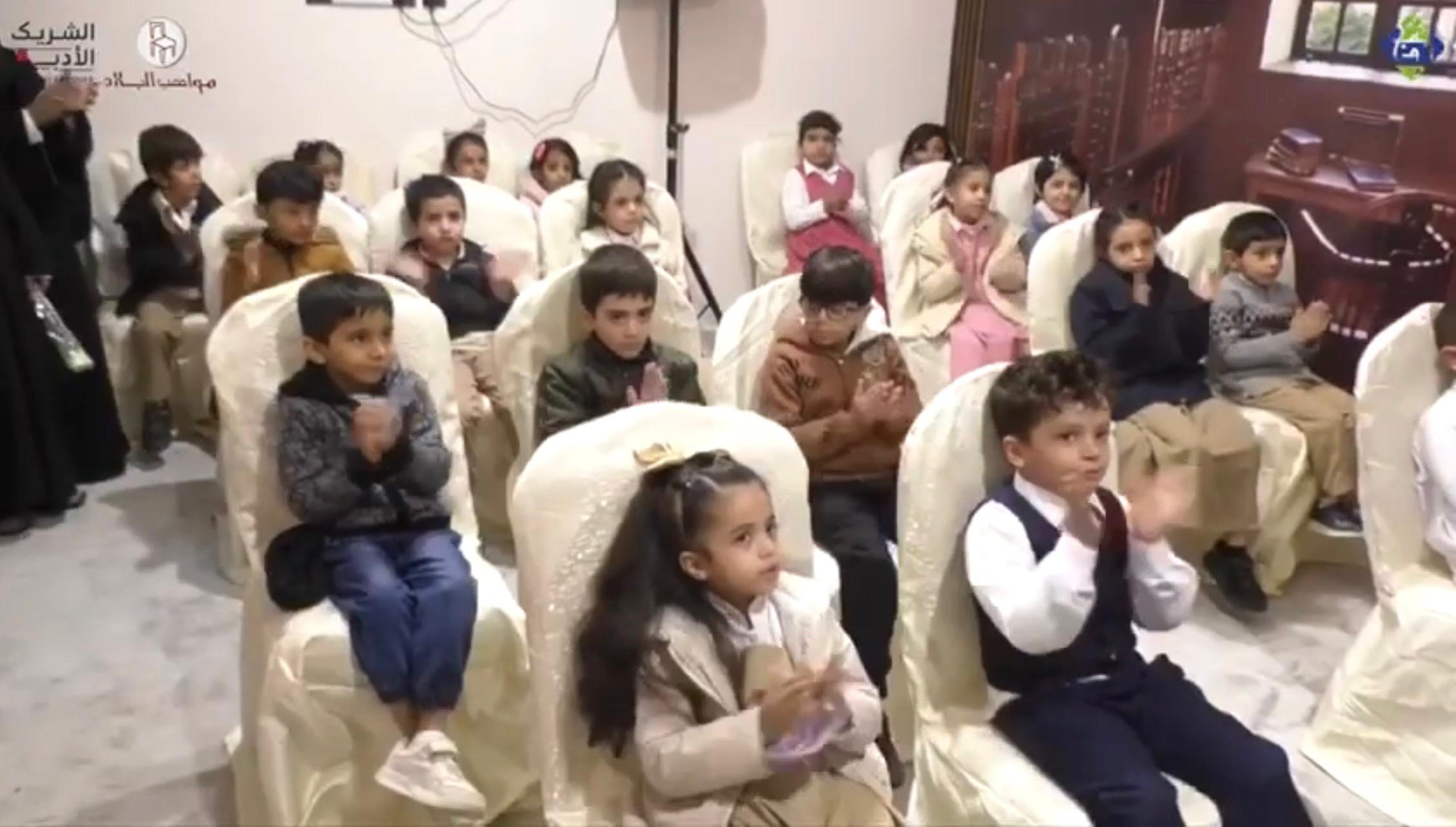 مساهمة كتابة أبيات من الشعر الفصيح على ورق مسطر - صورة 7