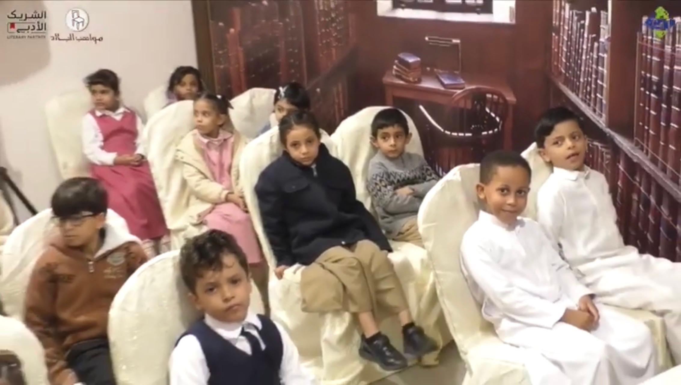 مساهمة كتابة أبيات من الشعر الفصيح على ورق مسطر - صورة 4